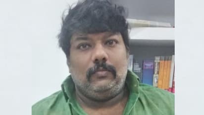 ബലമായി വീട്ടമ്മയുടെ ഫോട്ടോ എടുത്തു, 4 വർഷം ഭീഷണി തുടർന്നു, പണവും സ്വർണവും മൊബൈലും സ്വന്തമാക്കി; ഒടുവിൽ പിടിയിൽ