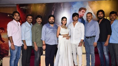 స్టన్నింగ్.. కార్తికేయ2 ప్రెస్ మీట్ లో అనుపమ విజువల్ బ్లాస్ట్.. ఇలా సర్ప్రైజ్ చేసింది ఏంటి.. 