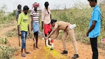 உரிமைக்கோரப்படாத சடலங்களை தகனம் செய்யும் பெண்காவலர்… பாராட்டு தெரிவித்து கௌரவித்த எஸ்.பி.!!