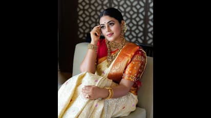 అంతఃపుర మహారాణిలా ‘ఢీ’ బ్యూటీ ఆహార్యం.. పట్టుచీరలో మెరిసిపోతున్న నటి పూర్ణ.. పిక్స్ వైరల్ 