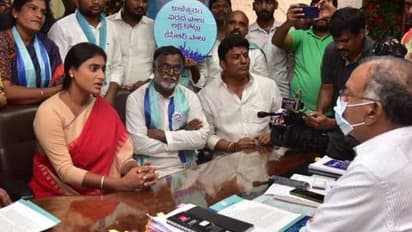 కాళేశ్వరంపై రెండు రోజుల్లో గవర్నర్ కు ఫిర్యాదు: వైఎస్ షర్మిల