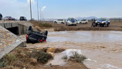 യുഎഇയില്‍ വിവിധയിടങ്ങളില്‍ കനത്ത മഴ; വീഡിയോ ചിത്രീകരിക്കുന്നതിനിടെ വാഹനം മറിഞ്ഞ് യുവാവിന് പരിക്ക്