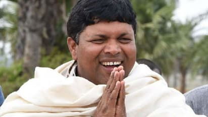 मंत्री के नंबर से मैसेज आया- पैसे जमा करा दें मैं मीटिंग में बिजी हूं, अधिकारी ने जांच की तो फूल गए हाथ-पांव