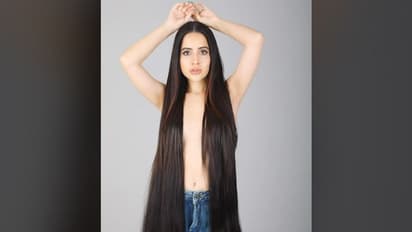 'ব্রা' দিয়ে নয় , এবার ঘন কালো চুল দিয়েই সুডৌল স্তন ঢাকলেন 'সেক্সবম্ব' উরফি
