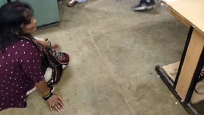 PWD मुख्यालय में मिला क्लर्क का शव और कमरे में पड़ी थी शराब की बोतलें, पत्नी ने लगाए कई गंभीर आरोप