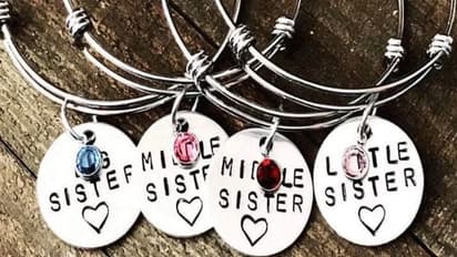 रक्षाबंधन पर अपनी बहन को दें ये 10 गिफ्ट, बजट फ्रेंडली होने के साथ ही है कमाल