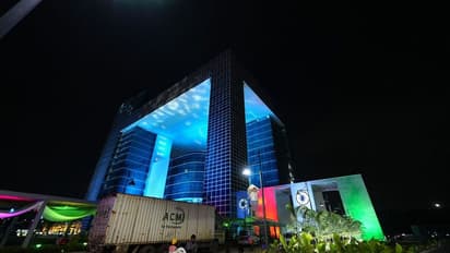 హైదరాబాద్ సిగలో మరో మణిహారం... విద్యుత్ వెలుగులతో పోలీస్ కమాండ్ కంట్రోల్ సెంటర్ జిగేల్ (ఫోటోలు)