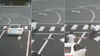 Viral Video : కారు కిటికీలోంచి రోడ్డు మీద పడ్డ చిన్నారి.. ఎలా కాపాడారో చూడండి..