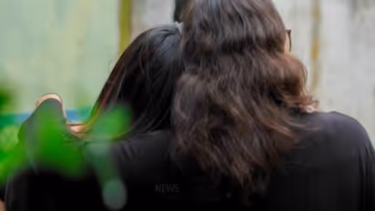 പ്രായപൂര്ത്തിയായ ലെസ്ബിയന് ദമ്പതികള്ക്ക് ഒരുമിച്ച് ജീവിക്കാം; മാതാപിതാക്കള് ഇടപെടരുതെന്ന് ആന്ധ്ര ഹൈക്കോടതി