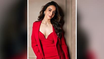 படவிழாவில் பிங் நிற கிளாமரில் கலக்கிய ரகுல் பிரீத் சிங்... வைரல் போட்டோஸ் இதோ!