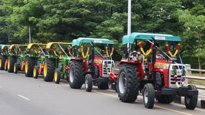 మూఢనమ్మకం.. ట్రాక్టర్ నడిపిందని యువతికి గ్రామ బహిష్కరణ.. ఎక్కడంటే..