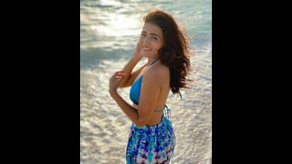 குட்டை குட்டை உடையில் பீச்சை கலங்கடிக்கும் ஷாலினி பாண்டே..ஹாட் போட்டோஸ் உள்ளே!