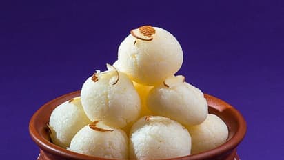 পুষ্টিগুণে ভরপুর বাঙালির প্রিয় মিষ্টি রসগোল্লা, স্বাস্থ্যের জন্য রোজ পাতে রাখতেই পারেন একটি করে 