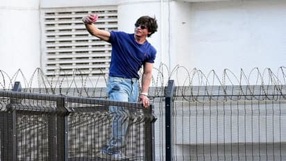 ধুনকির শ্যুটিং শেষে ‘কুল ডুড’ বলিউড বাদশাহ, স্টাইল স্টেটমেন্ট ঝড় তুলল নেটপাড়ায় 