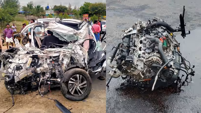 பேருந்து மீது அசுர வேகத்தில் மோதிய கார்!தூக்கி வீசப்பட்ட இன்ஜின்!சிதறிய 4 பேர் உடல்கள்! கலங்க வைக்கும் சம்பவம்