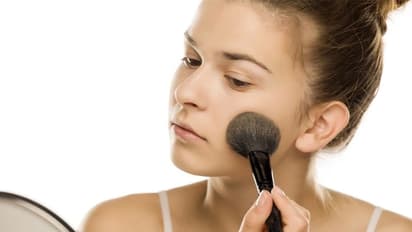 Festival makeup: ಇತರರಿಗಿಂತ ಭಿನ್ನ ಲುಕ್ ಗಾಗಿ ಮನೆಯಲ್ಲಿಯೇ ಹೀಗೆ ಮೇಕಪ್ ಮಾಡಿ