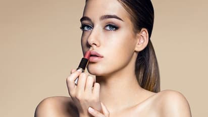 ಅಪ್ಪಿ ತಪ್ಪಿಯೂ  ಲಿಪ್ ಸ್ಟಿಕ್ ಈ ರೀತಿ ಬಳಕೆ ಮಾಡಲೇಬೇಡಿ