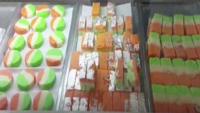 हर घर तिरंगा अभियान: गुजरात में दुकानदार ने बनाई अनोखी मिठाई, स्वाद के साथ फैलेगी जागरूकता