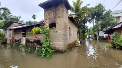 വൃഷ്ടി പ്രദേശത്ത് മഴ; മുല്ലപ്പെരിയാര്‍ തുറന്നു, ആശങ്ക വേണ്ടെന്ന് മന്ത്രി
