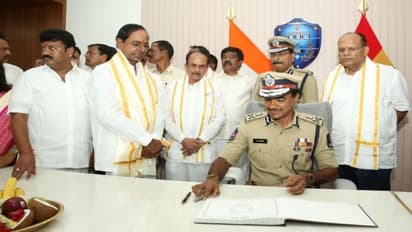 తెలంగాాణ తదుపరి డిజిపి సివి ఆనందేనా?... అర్హతలే కాదు సీఎం కేసిఆర్ అటువైపే మొగ్గు