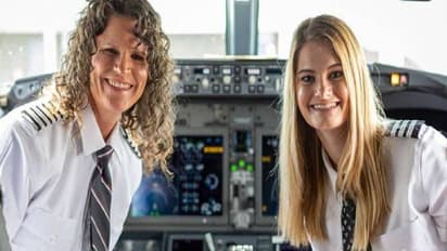 ഒരുമിച്ച് വിമാനം പറത്തി അമ്മയും മകളും, ഈ വിമാനത്തിന്റെ ചരിത്രത്തിൽ ആദ്യം