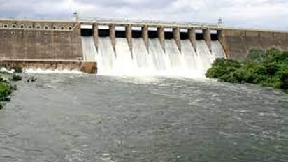 விடாது வெளுக்கும் கனமழை.. ஆறுகளில் காட்டாற்று வெள்ளம்.. நிரம்பிய முக்கிய அணைகள்.. தற்போதைய அப்டேட்..