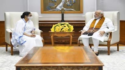 রাজ্যে ইডি, সিবিআই তদন্ত রুখতে ‘আঁতাত’, মোদী-মমতা বৈঠক নিয়ে খোঁচা বিরোধীদের