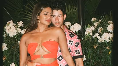 प्रियंका चोपड़ा के साथ रोमांटिक हुए निक जोनस, लोगों को फोटो में दिखा कुछ ऐसा कि उड़ाने लगे मजाक