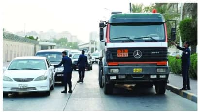 കുവൈത്തില് ലൈസന്സില്ലാതെ വാഹനമോടിച്ച അഞ്ച് പ്രവാസികള് പിടിയില്; 2,100 ഗതാഗത നിയമലംഘനങ്ങള് കണ്ടെത്തി