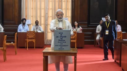 Vice presidential poll: मार्गरेट अल्वा पर भारी पड़ रहे जगदीप धनखड़, PM मोदी ने किया वोट