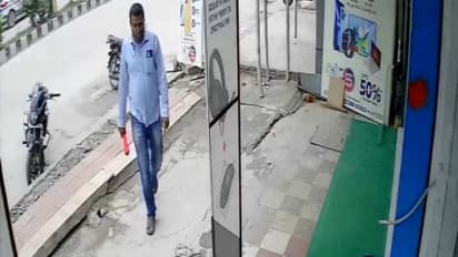 शख्स को बिल्कुल अंदाजा नहीं था कि अगले कुछ सेकेंड उसके लिए कितने भयानक हो सकते थे, कदम बढ़ाते ही वो कांप गया