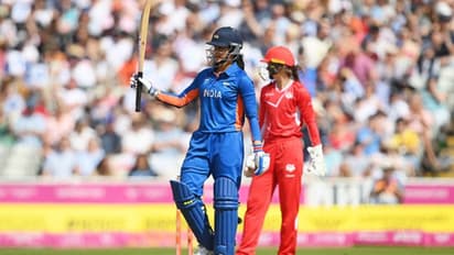 স্মৃতি মন্ধনার বিধ্বংসী ব্যাটিং, সেমি ফাইনালে ইংল্যান্ডকে ১৬৫ রানের টার্গেট দিল মহিলা টিম ইন্ডিয়া