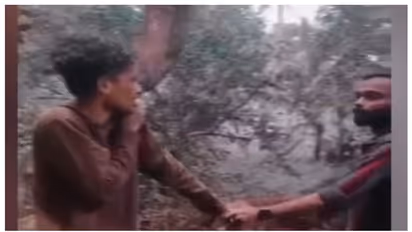 അസഭ്യം പറഞ്ഞത് ചോദ്യംചെയ്തു, കൊല്ലത്ത് യുവാവിനെ വിളിച്ചുവരുത്തി കാലുപിടിപ്പിച്ചു, ക്രൂരമായി മര്‍ദ്ദിച്ചു