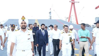 'കടലിൽ എപ്പോഴും ജയശാലിയാകട്ടെ': ഐഎൻഎസ് വിക്രാന്തിൽ മോഹൻലാൽ, ചിത്രങ്ങൾ