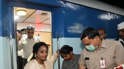 గవర్నర్ కు ప్రోటోకాల్ పాటించడం మానేశారు: తమిళిపై సౌందర రాజన్ సంచలనం