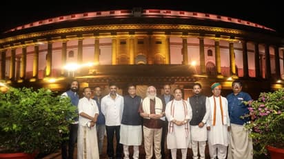 நாடாளுமன்றத்தில் ராக்கெட்ரி... பாராட்டு மழையில் மாதவன்!