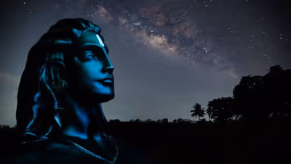 Vastu Tips: சிவன் சிலையை வீட்டில் இந்த திசையில் வையுங்கள்... செழிப்பும் மகிழ்ச்சியும் நிலைக்கும்..!!