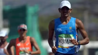 காமன்வெல்த் 10,000மீ நடை போட்டியில் இந்தியாவின் சந்தீப் குமார் வெண்கலம் வென்றார்