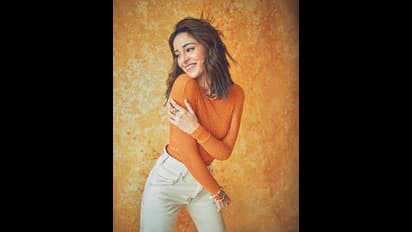 ‘లైగర్’ బ్యూటీ ఆనంద కేళి.. ట్రెండీ అవుట్ ఫిట్.. చిలిపి పోజులతో అట్రాక్ట్ చేస్తున్న అనన్య పాండే..  