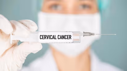 Cervical Cancer :  എച്ച്പിവി വാക്സിൻ പ്രായമായ സ്ത്രീകളിലെ സെർവിക്കൽ ക്യാൻസറിനെ ചെറുക്കാൻ സഹായിക്കുമെന്ന് പഠനം 