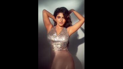 ஜிகுஜிகு உடையில் சிக்கென போஸ் கொடுத்து... கிளாமர் குயினாக மின்னும் ஐஸ்வர்யா மேனன் - வைரலாகும் ஹாட் கிளிக்ஸ்