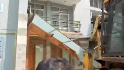 బీజేపీ వర్కర్పై బుల్డోజర్ యాక్షన్.. నోయిడా సొసైటీలో కూల్చివేత