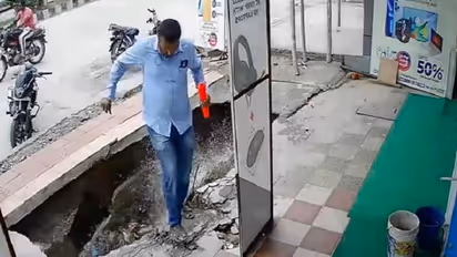 అదృష్ఠం అంటే ఇతనిదేనేమో.. ఒక్క సెకండ్లోనే.. ఆనంద్ మహీంద్రాను ఆశ్చర్యపరిచిన వీడియో..