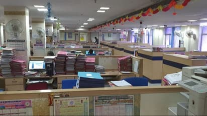 విద్యుత్ ఉద్యోగుల విధుల బహిష్కరణ... ఖాళీ కుర్చీలతో దర్శనమిస్తున్న ఆ శాఖ కార్యాలయాలు