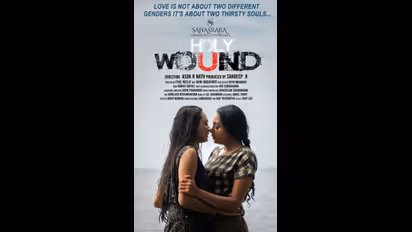 லிப்லாக் முத்த காட்சிகள் நிறைந்த டிரைலருக்கு எதிர்ப்பு... ரிலீசுக்கு முன்பே சர்ச்சையில் சிக்கிய லெஸ்பியன் படம்