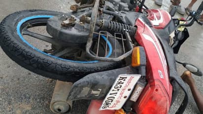 ರಾಯಚೂರು: ಬೈಕ್ಗೆ ಬಸ್ ಡಿಕ್ಕಿ: ಸವಾರರಿಬ್ಬರು ಸ್ಥಳದಲ್ಲೇ ಸಾವು