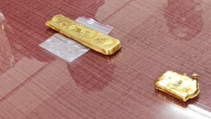 തുണി ബെൽറ്റിൽ അരയിൽ കെട്ടി ഒന്നര കിലോ സ്വർണ്ണം കടത്തി; കോഴിക്കോട്ട് രണ്ടുപേർ പിടിയിൽ