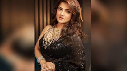  ভি নেক কালো পোশাকে গর্জিয়াস শ্রাবন্তী, সকলকে শারদীয়ার শুভেচ্ছা জানিয়ে কী বললেন  টলি নায়িকা