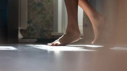 ಮನೆಯಿಂದ ಹೊರ ಹೋಗುವಾಗ ಎಡಕಾಲನ್ನು ಮೊದಲು ಇಡಬಾರದೇಕೆ? 