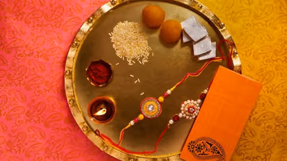 ভুলেও ভাইকে এমন রাখি বাঁধবেন না, অশুভ বলে মনে করা হয়